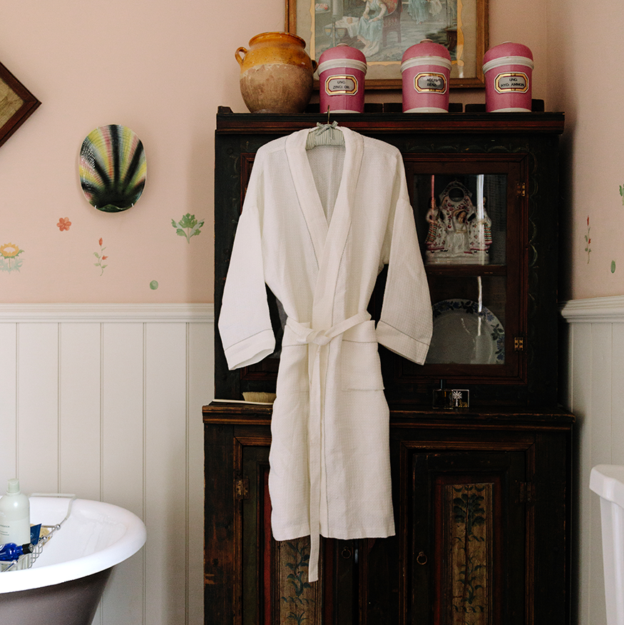 Liège Robe in Ivory White Waffle with Parma Grey Hemstitch