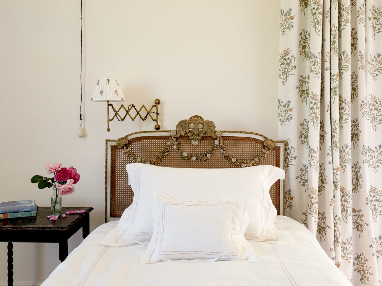 Elizaveta Bed Linen Set in Coral Hemstitch