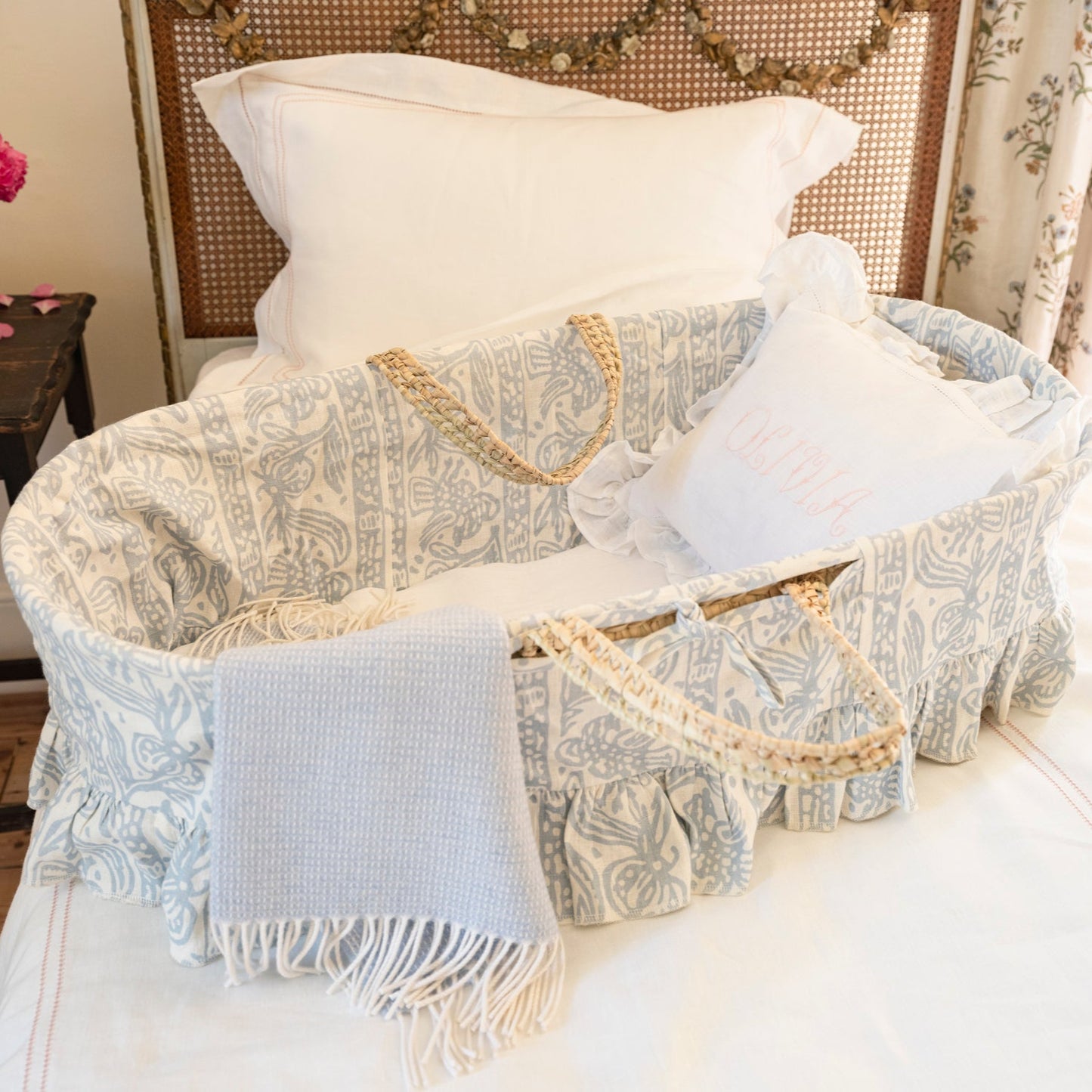 Finist Dual Use Archive Print in Chambray Blue/Ivory White