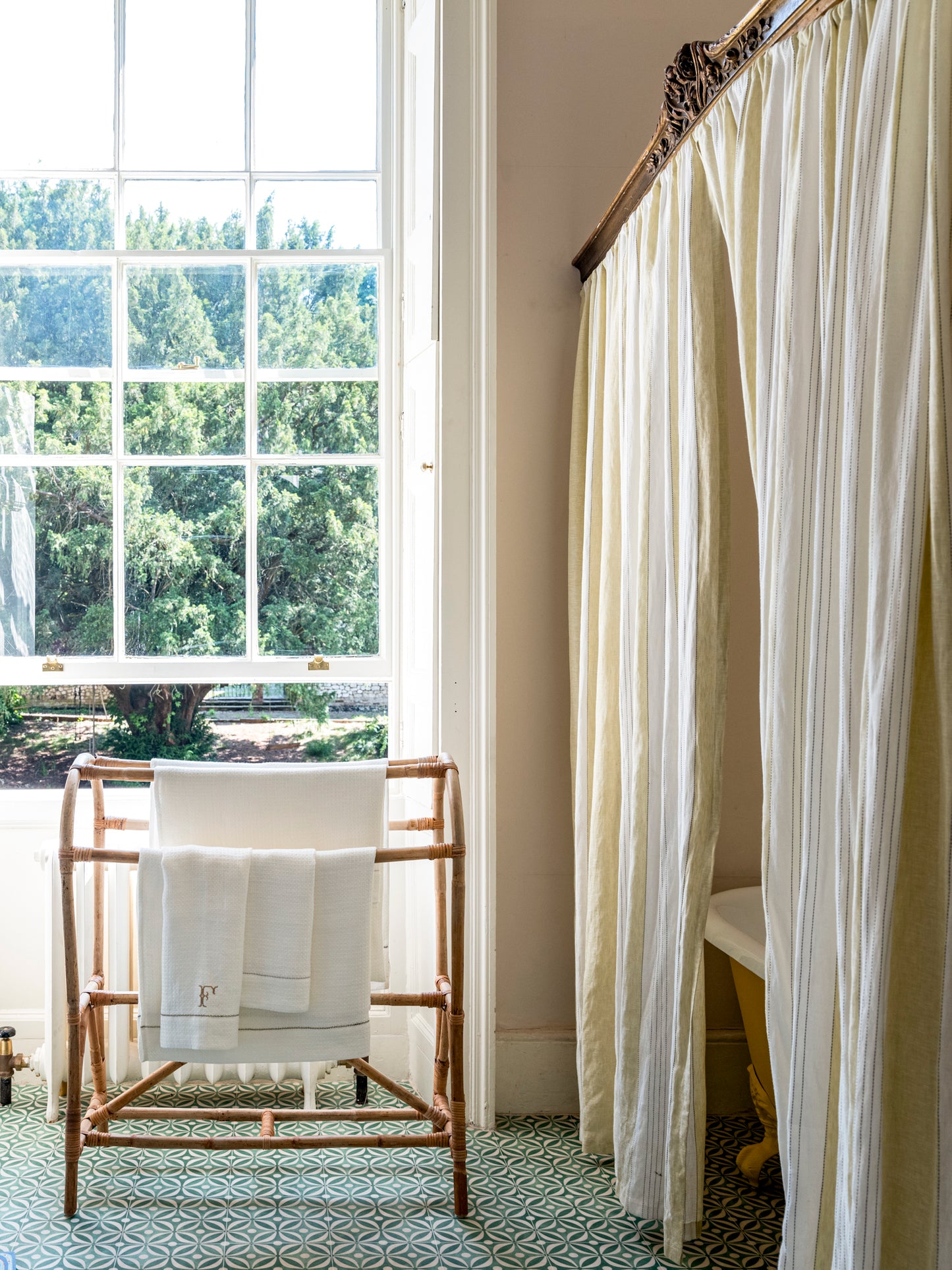 Broad Stripe Linen (Horizontal stripes) Primrose/White