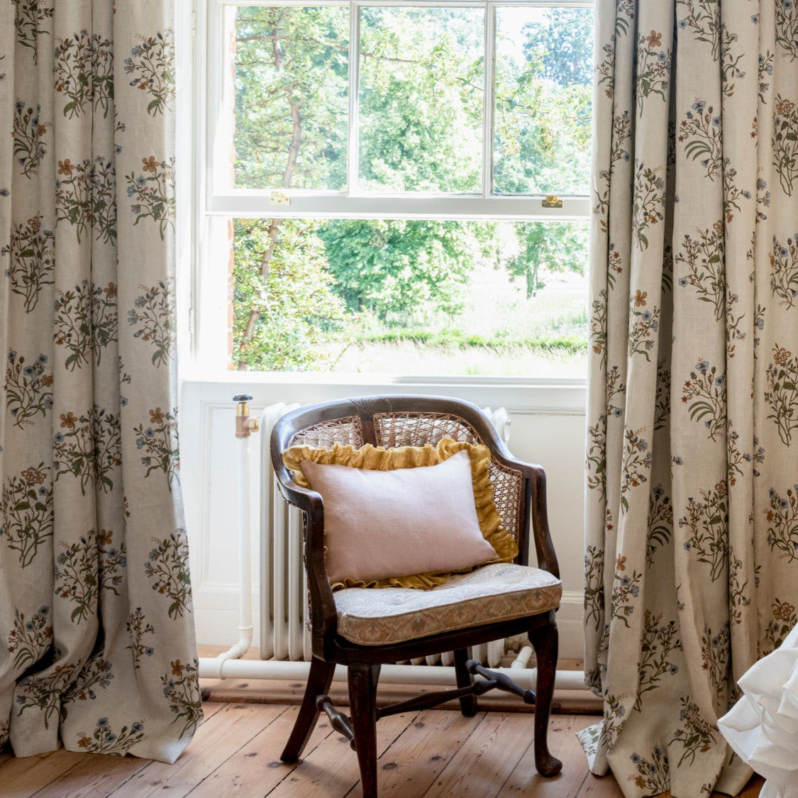 Flax & Field Flowers Dual Use Printed Linen Multi/Pale Oyster