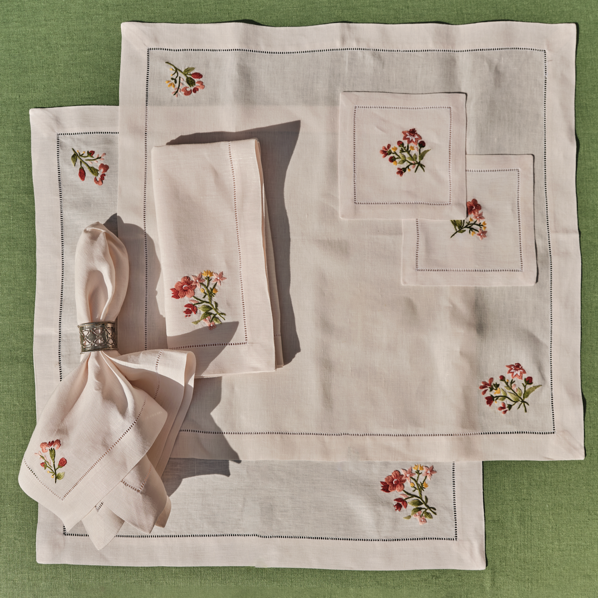 Set of Field Flax Flower Napkins in Natural White with Scarlet Broderie