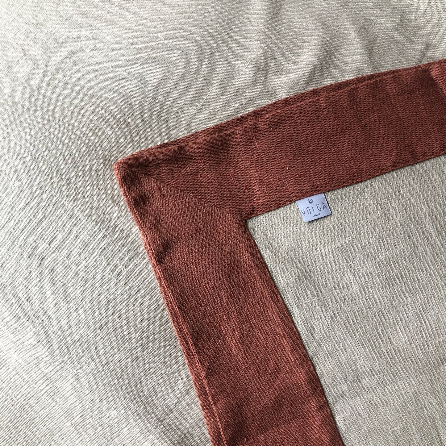 Throw In Putty With Sirin Terracotta Border