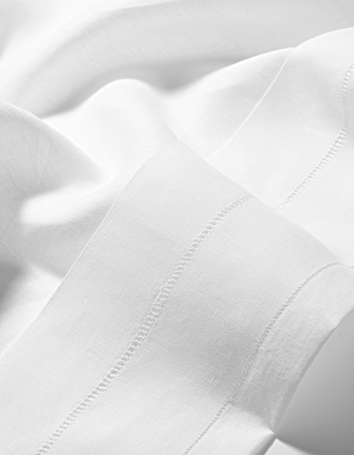 Theodora Top Sheet in Pure White with Ajoure